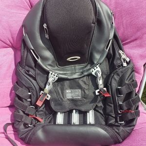 Oakly 34L Kitchen Sink Backpack